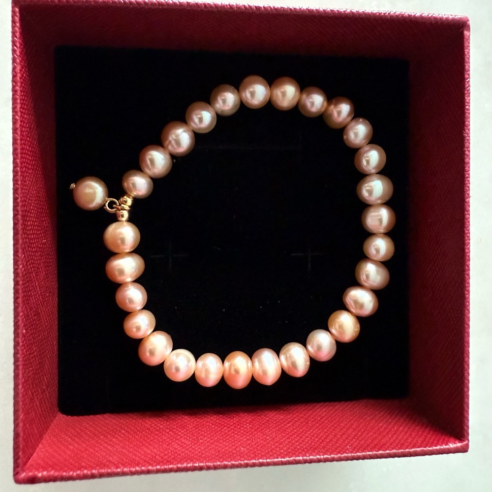 Elegant Pink Pearl Bracelet